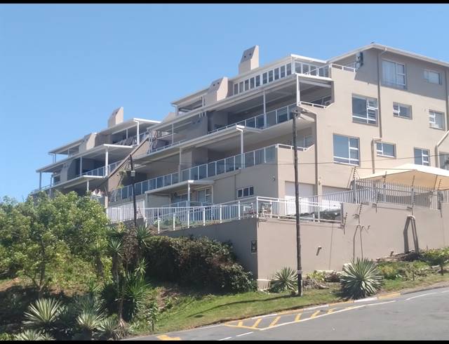 3 BEDROOM APARTMENT FOR SALE IN UVONGO BEACH